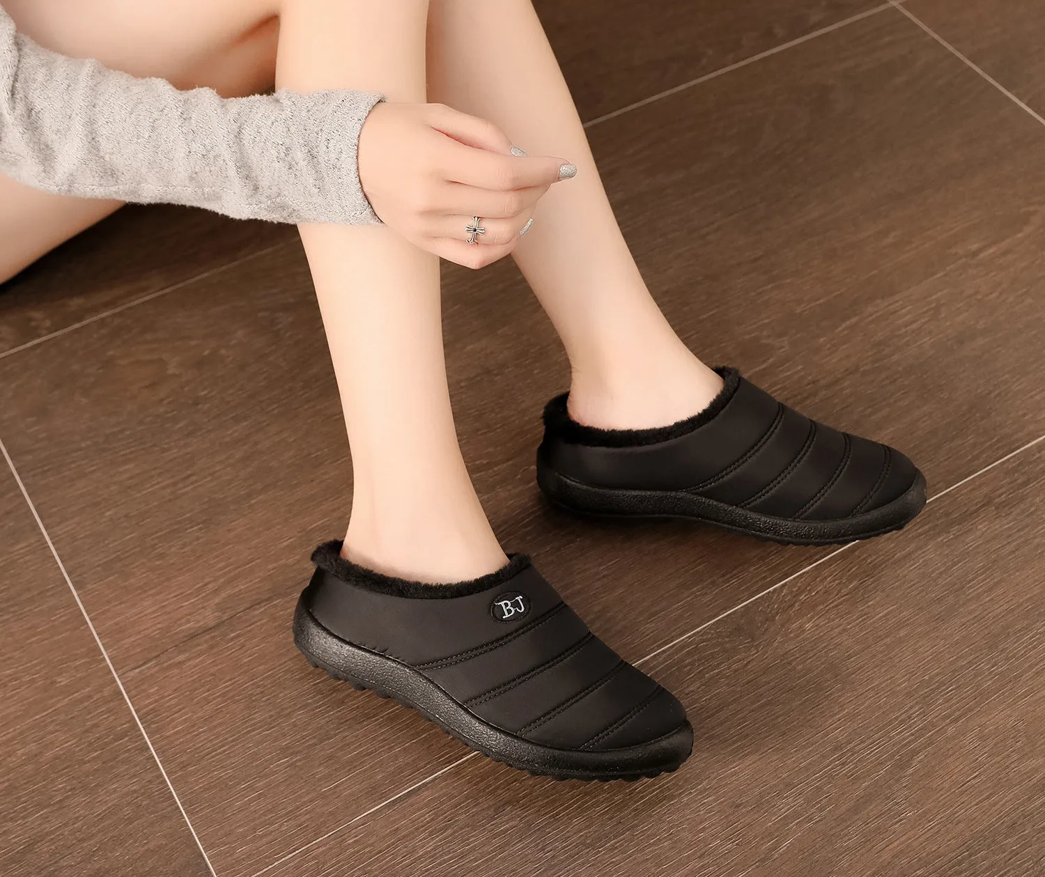 Comfortable memory foam winter slippers for women, plush, fleece lined slippers, non slip rubber sole, indoor outdoor slippers