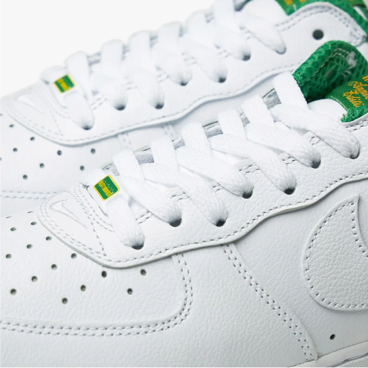 Nike Air Force 1 Low Retro QS - White / White / Classic Green