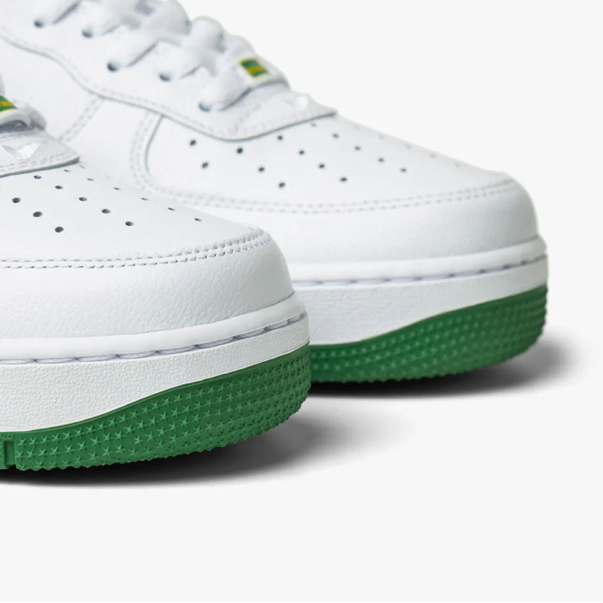 Nike Air Force 1 Low Retro QS - White / White / Classic Green