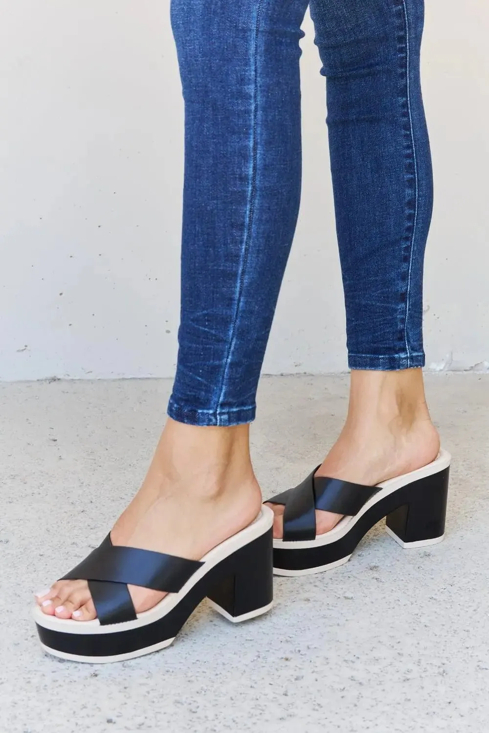 Weeboo Cherish The Moments Contrast Platform Sandals in Black